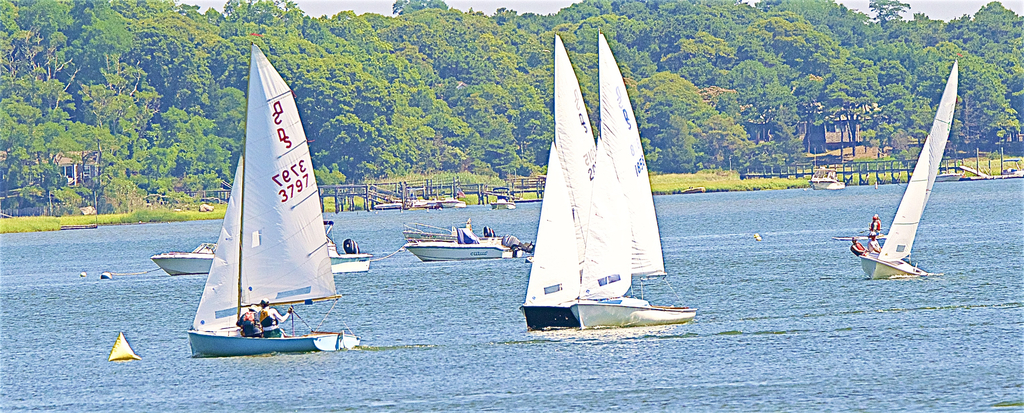 No description provided for: /2016/07-09/0723-regatta-2a-am-races/_1/photo016.html