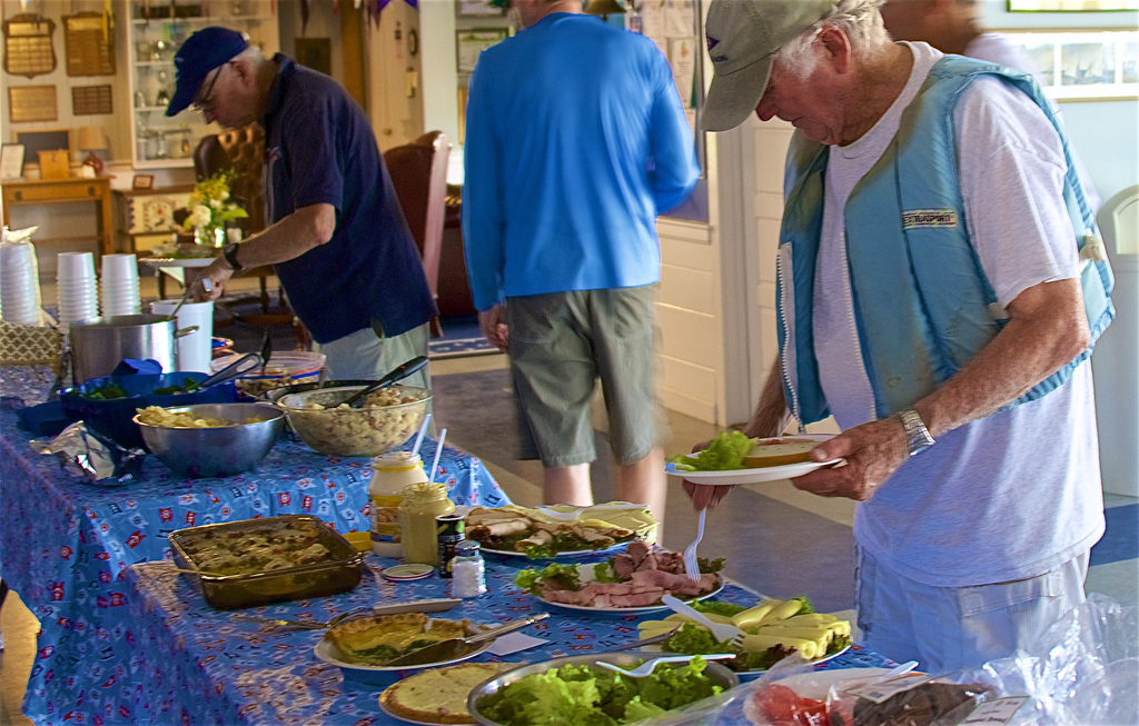 No description provided for: /2016/07-09/0723-regatta-3-lunch/_2/photo45.html
