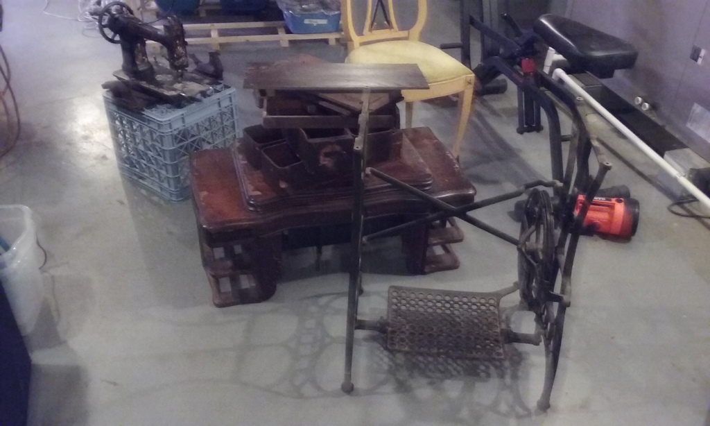 No description provided for: /2017/01-03/0308-sewing-machine-parts/photo01.html