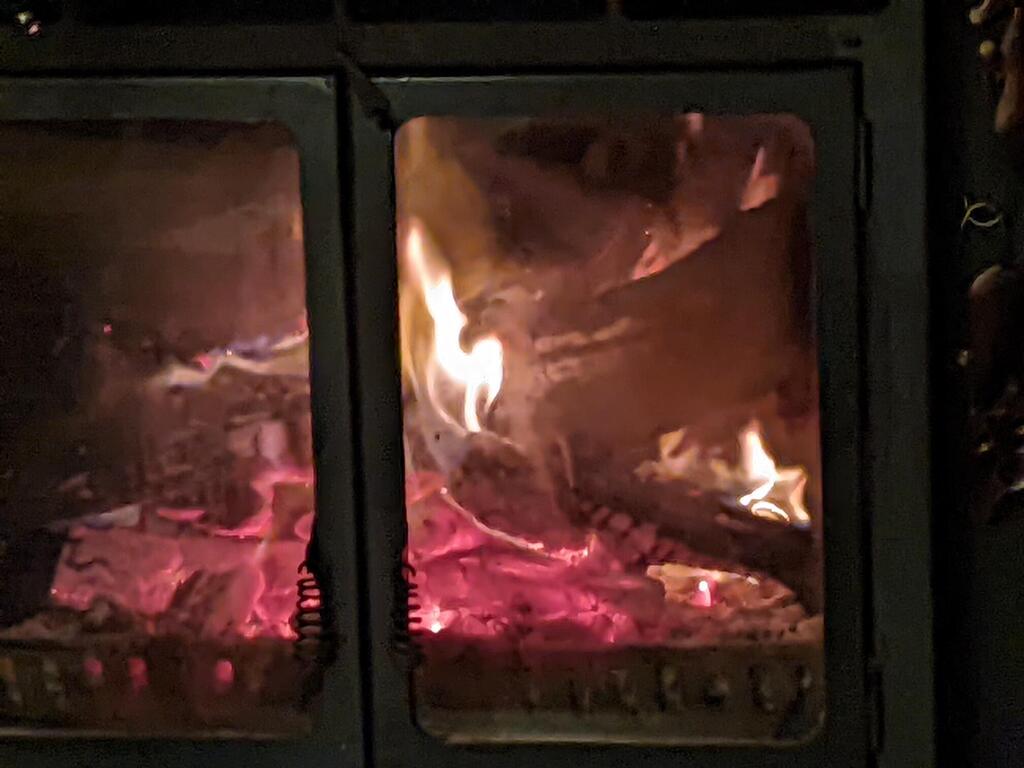 No description provided for: /2021/10-12/1231-fireplace/photo01.html