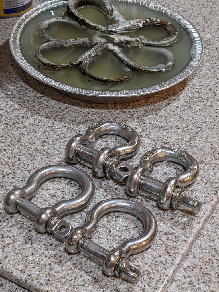 No description provided for: /2022/01-03/0102-cleaning-shackles/photo01.html