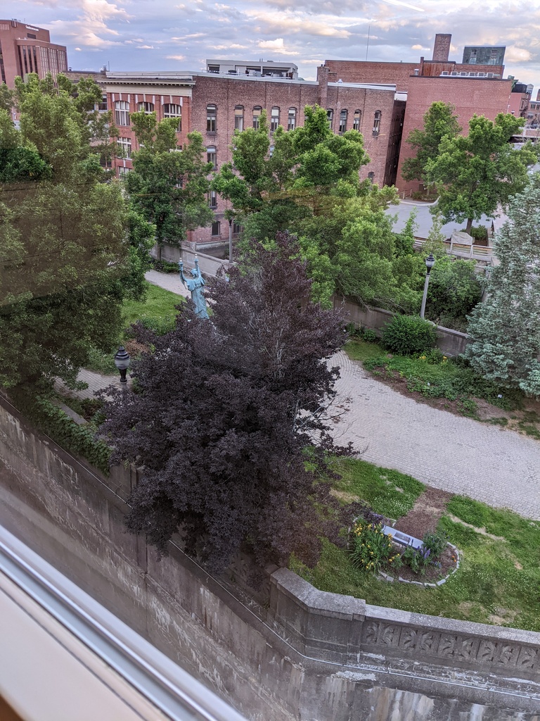 No description provided for: /2022/04-06/0614-tower99/photo02.html