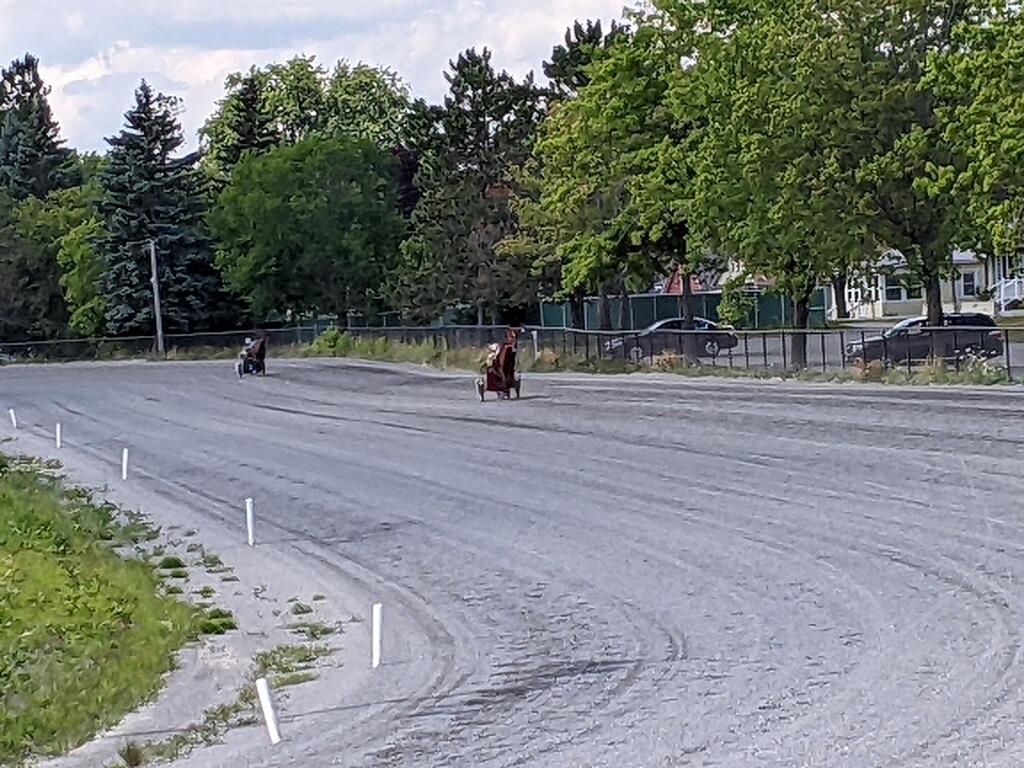 No description provided for: /2022/07-09/0713-trotters+paulb/photo04.html