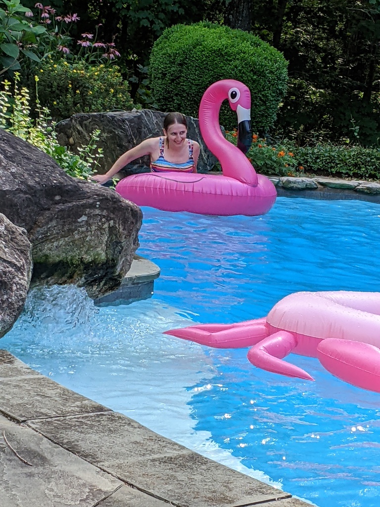 No description provided for: /2022/07-09/0813-erin-in-pool/photo02.html