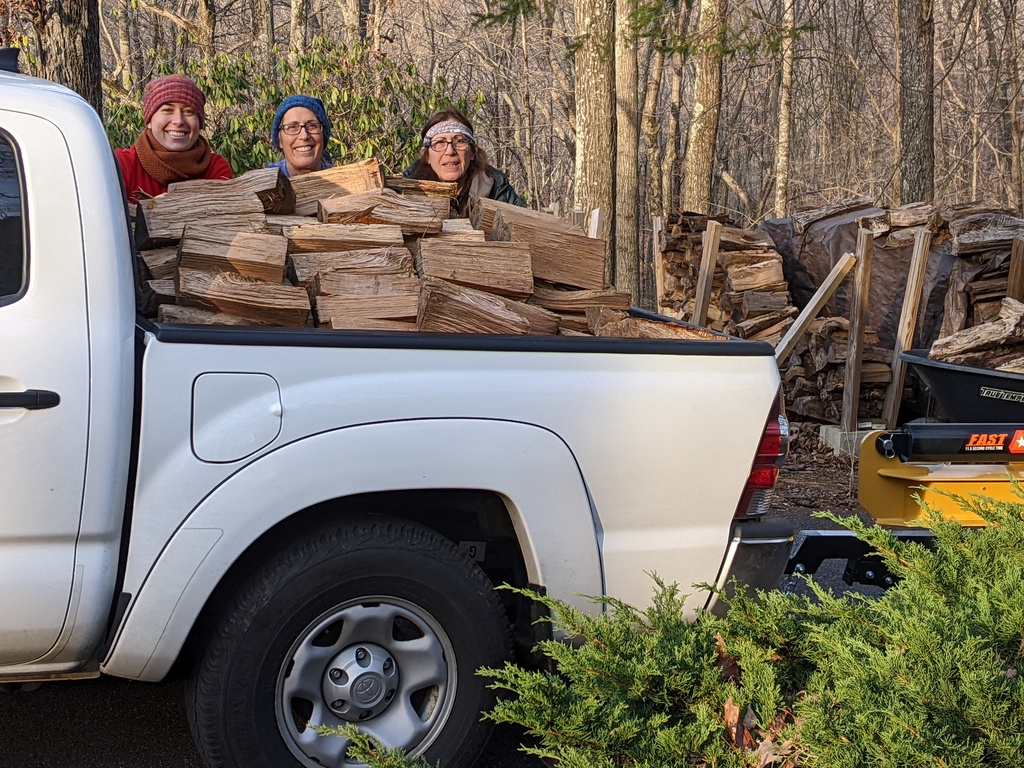 No description provided for: /2022/10-12/1124-j+m+s-splitting-wood/photo01.html