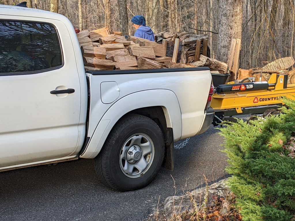 No description provided for: /2022/10-12/1124-j+m+s-splitting-wood/photo02.html