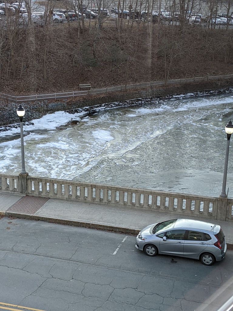 No description provided for: /2022/10-12/1212-tower99-stream-ice/photo01.html