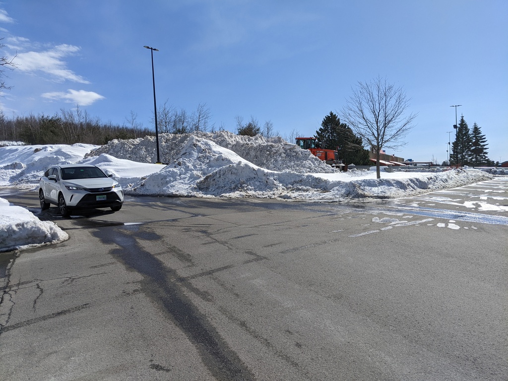 No description provided for: /2023/01-03/0306-parking-lot-snow/photo01.html