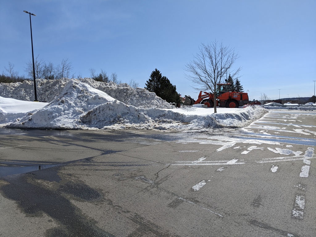 No description provided for: /2023/01-03/0306-parking-lot-snow/photo02.html