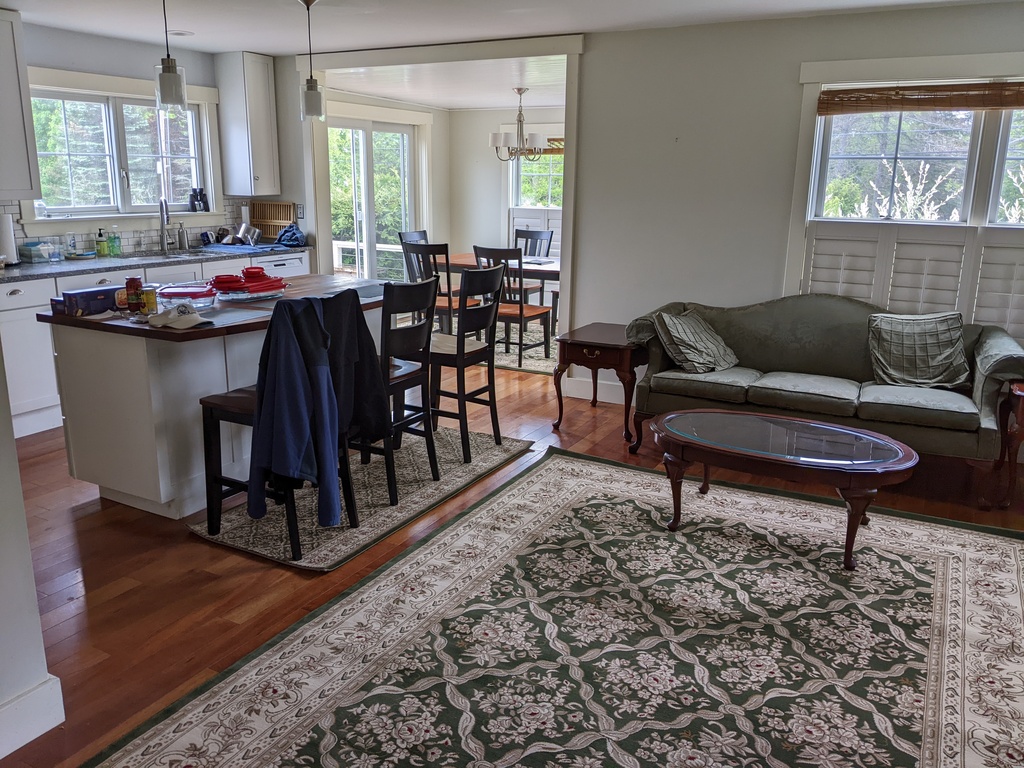 No description provided for: /2023/04-06/0607-new-rugs/photo03.html