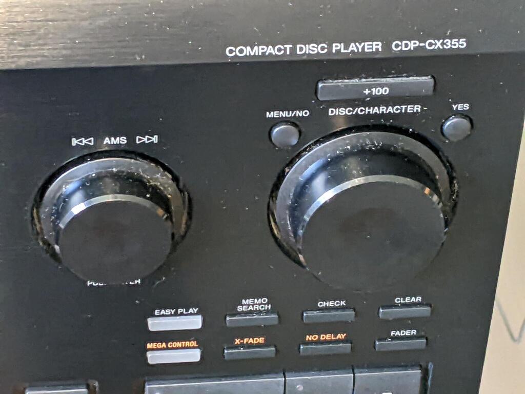 No description provided for: /2023/07-09/0713-cd-changer-knobs/photo01.html