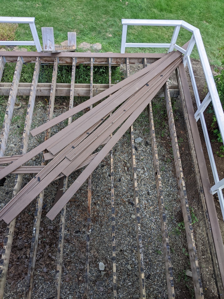 No description provided for: /2023/07-09/0816-demo-back-deck/photo01.html