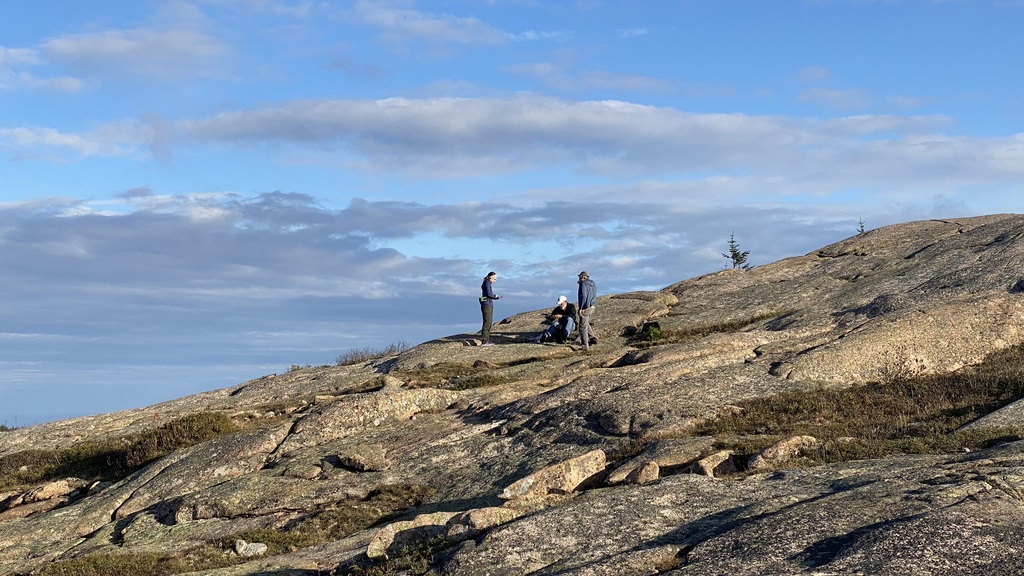 No description provided for: /2023/10-12/1009-kat-penobscot-mt/_2/photo32.html