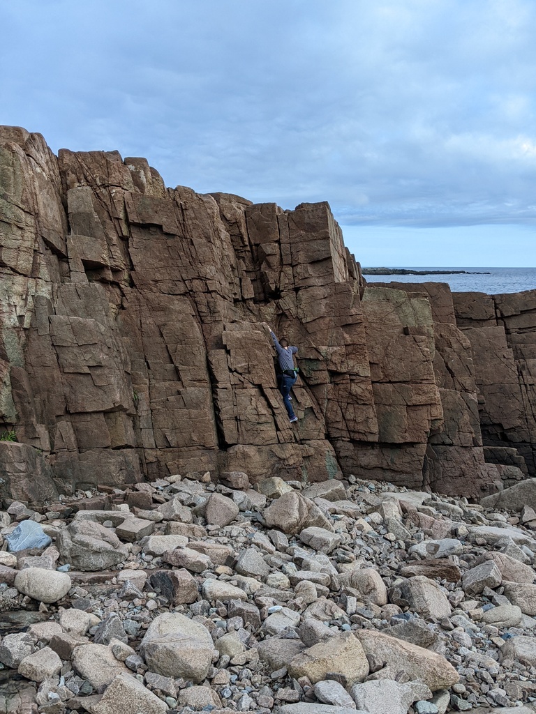 No description provided for: /2023/10-12/1011-beehive-hike/_2/photo24.html