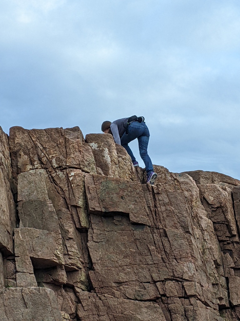 No description provided for: /2023/10-12/1011-beehive-hike/_2/photo30.html