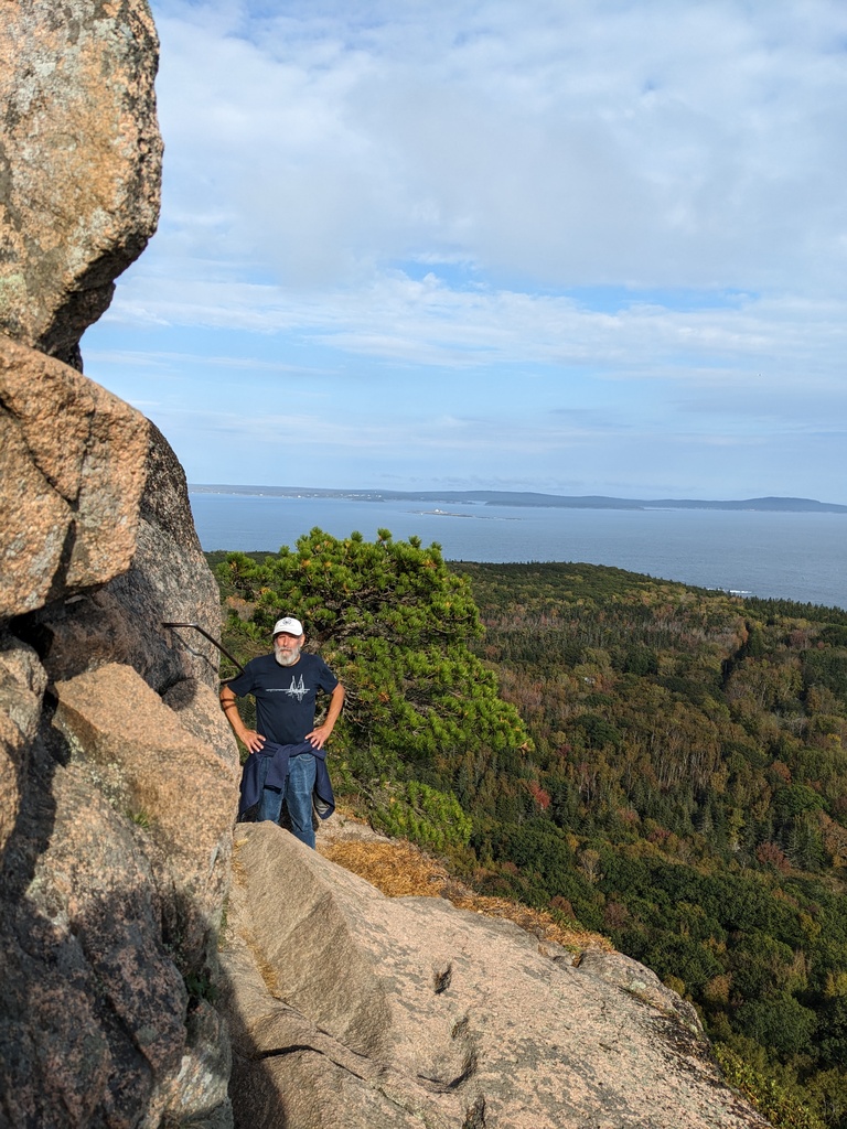 No description provided for: /2023/10-12/1011-erin-beehive/photo06.html