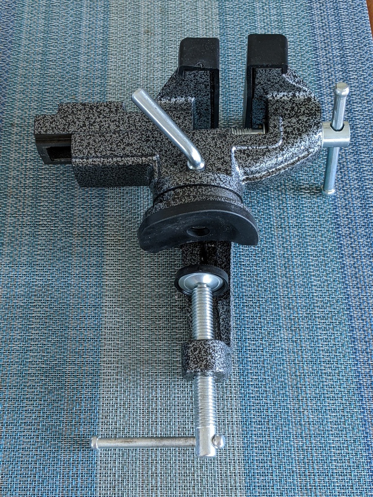 No description provided for: /2024/01-03/0310-table-vice/photo01.html