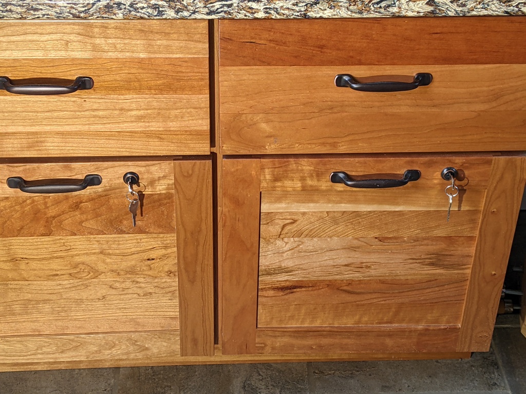 No description provided for: /2024/01-03/0318-office-cabinets/photo02.html