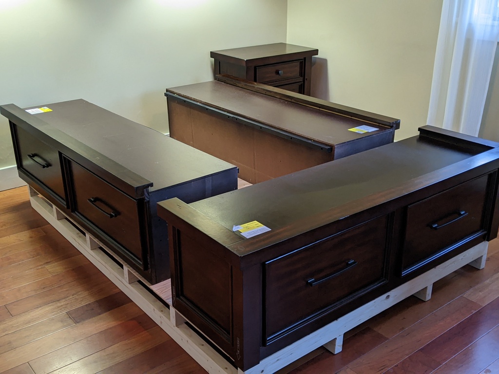 No description provided for: /2024/04-06/0424-bed-frame-install/photo05.html