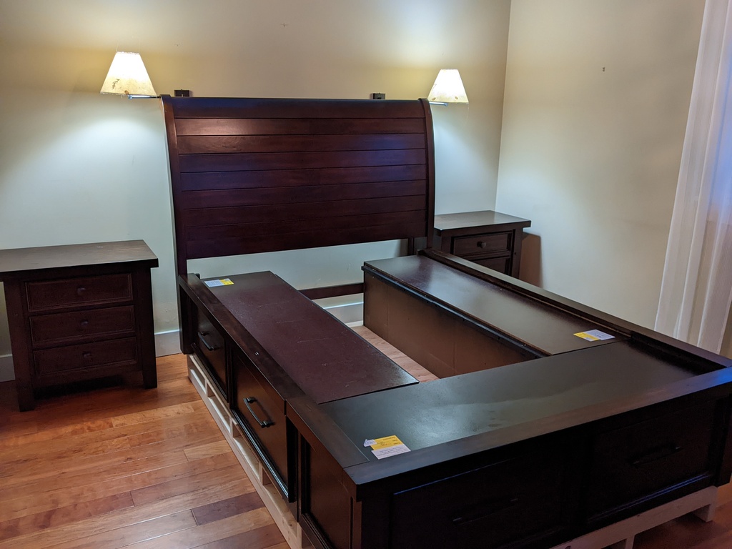 No description provided for: /2024/04-06/0424-bed-frame-install/photo06.html