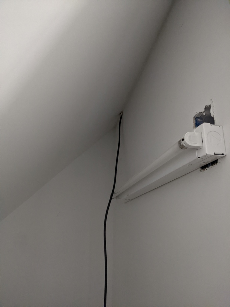 No description provided for: /2024/04-06/0509-starlink-cable/photo03.html