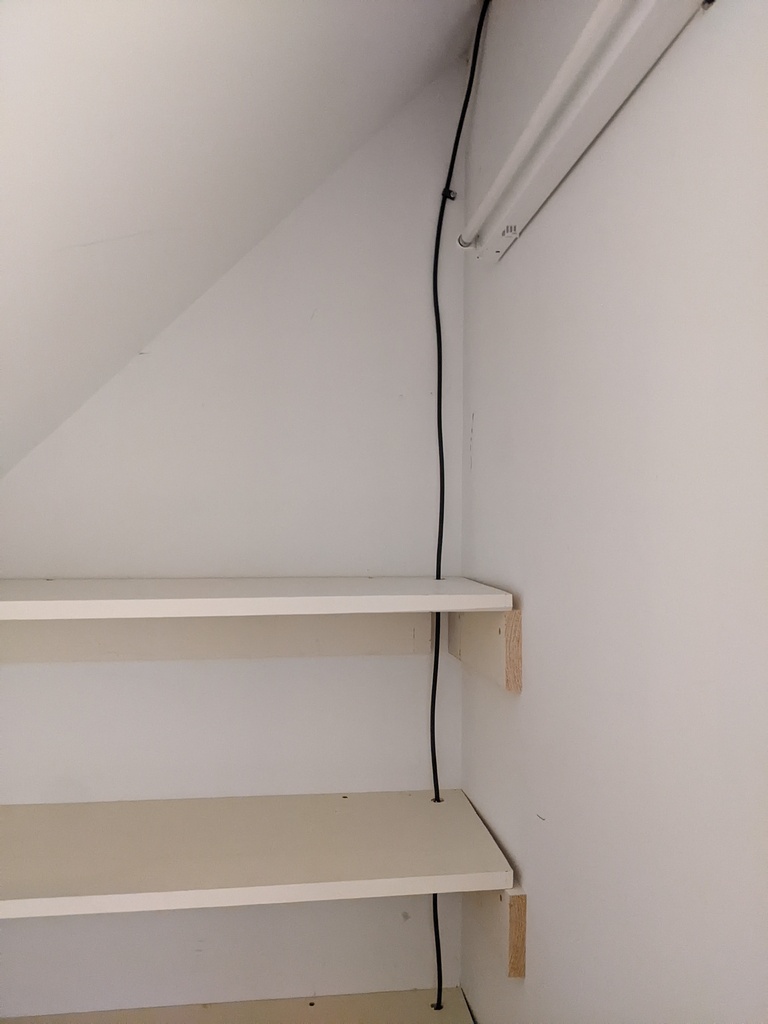 No description provided for: /2024/04-06/0509-starlink-cable/photo05.html