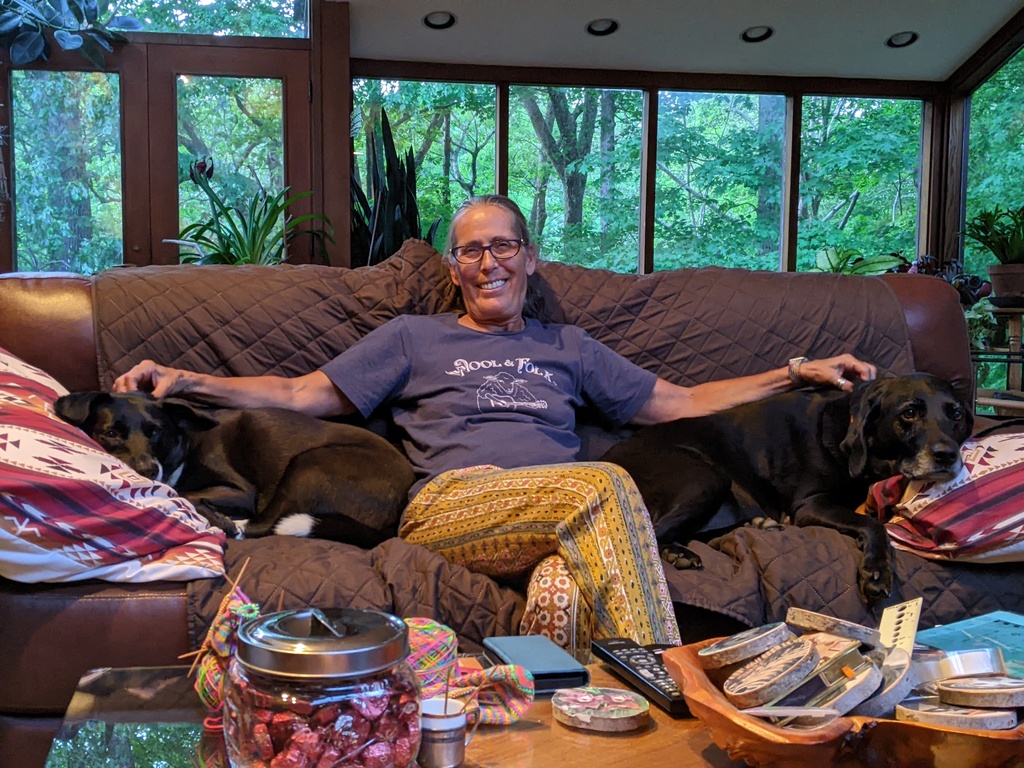 No description provided for: /2024/04-06/0529-joann+dogs/photo01.html