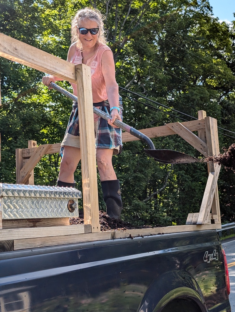 No description provided for: /2024/07-09/0713-sandy-mulch/photo01.html