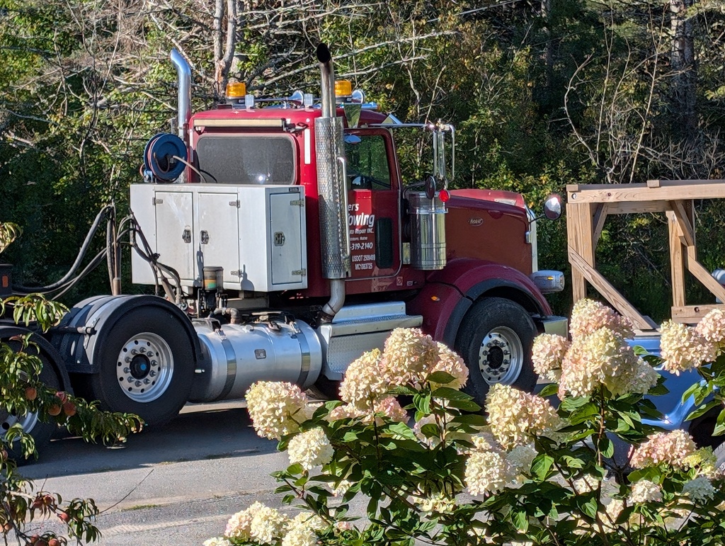 No description provided for: /2024/07-09/0824-backhoe-towing/photo01.html