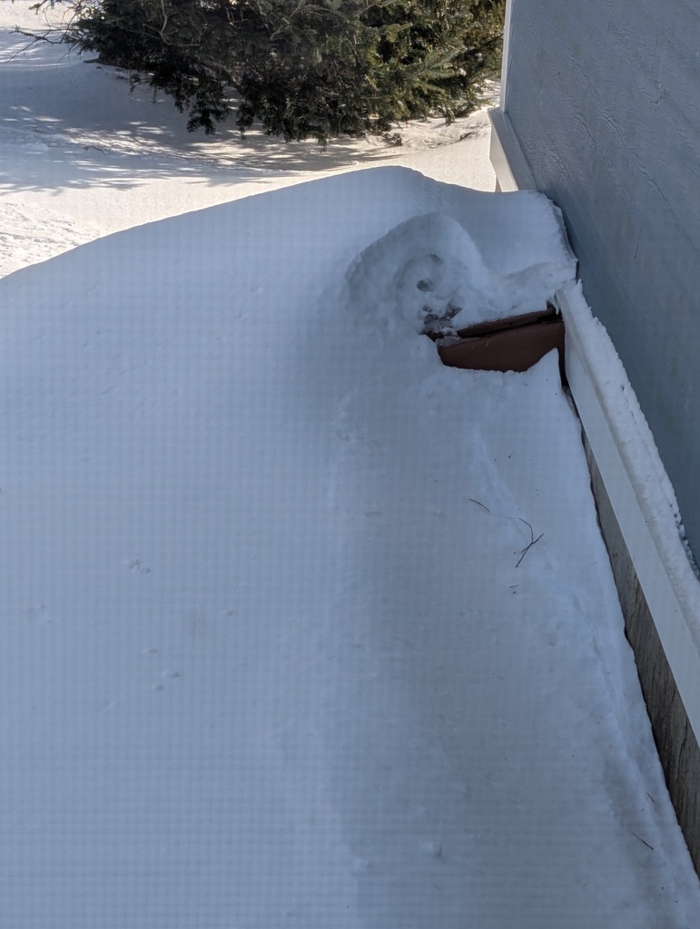 No description provided for: /2025/01-03/0219-deep-snow-piles/photo01.html