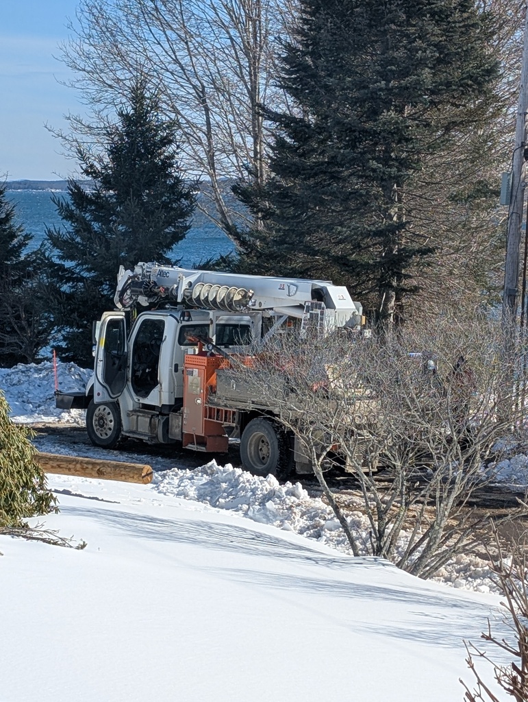 No description provided for: /2025/01-03/0220-power-line-break/photo04.html