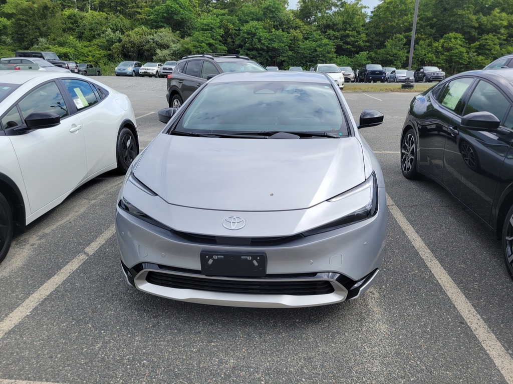 No description provided for: /2025/07-09/0718-tara-car-shopping/photo03.html