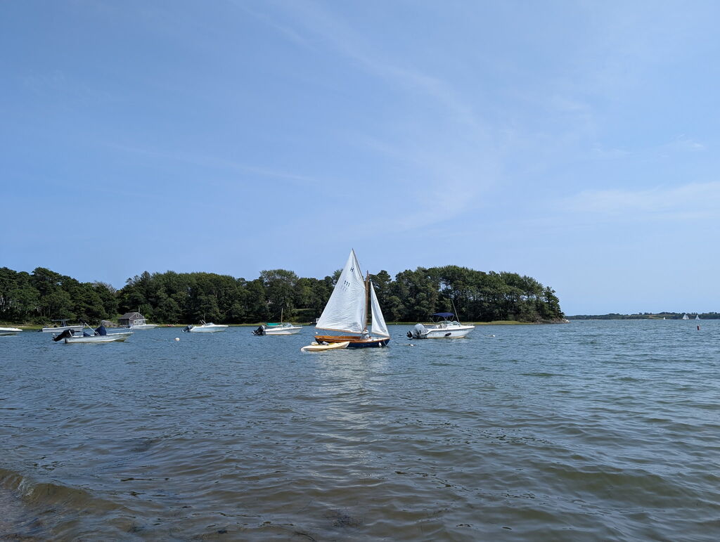 No description provided for: /2025/07-09/0811-bobs-cat-boat/photo01.html