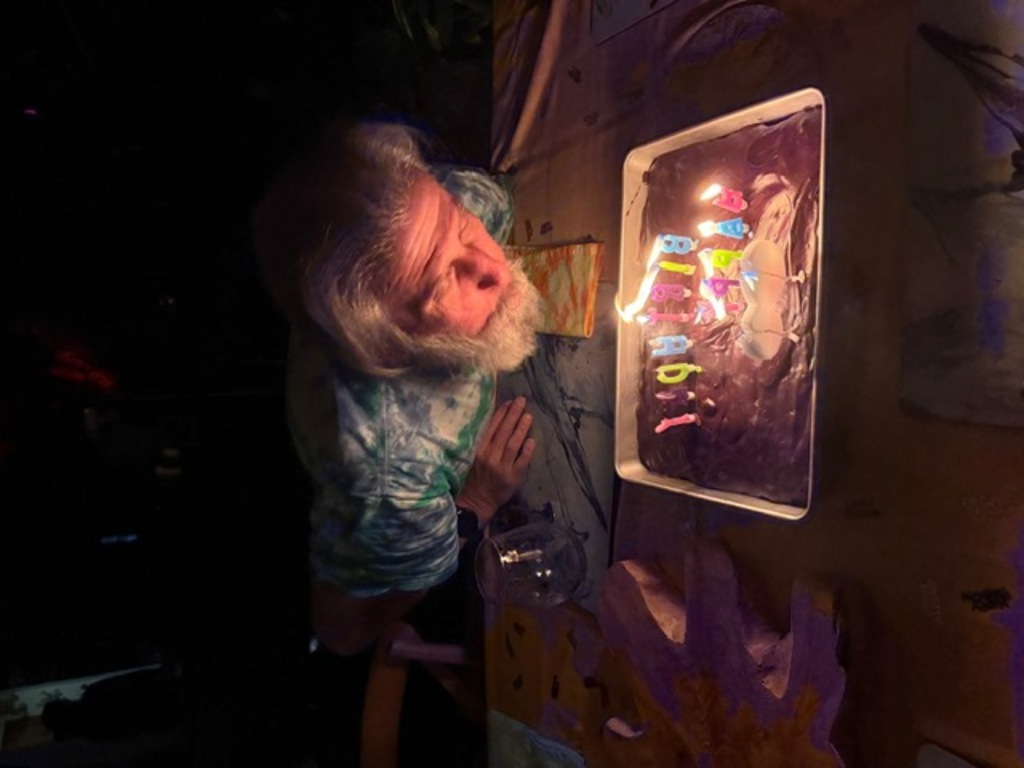 No description provided for: /2025/07-09/0824-bday/photo14.html