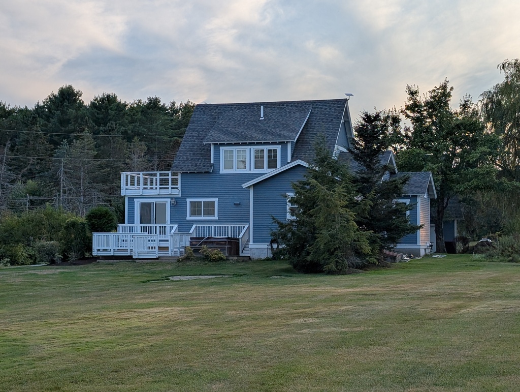 No description provided for: /2025/07-09/0901-back-of-house/photo03.html