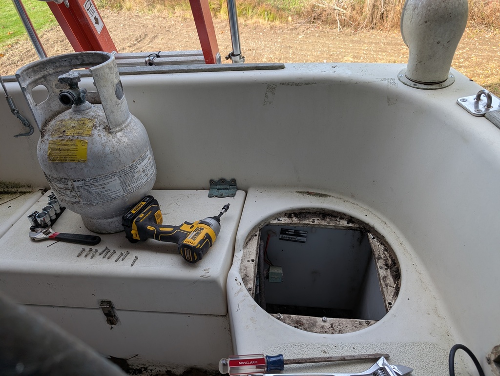 No description provided for: /2025/10-12/1023-boat-propane/photo01.html