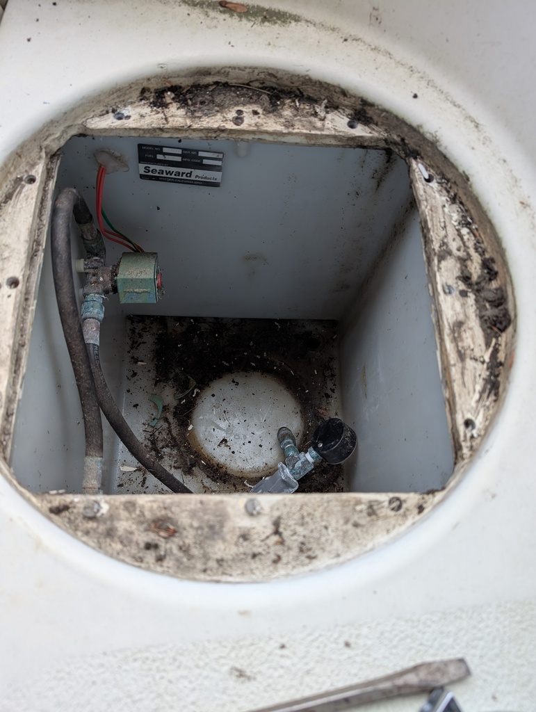 No description provided for: /2025/10-12/1023-boat-propane/photo02.html