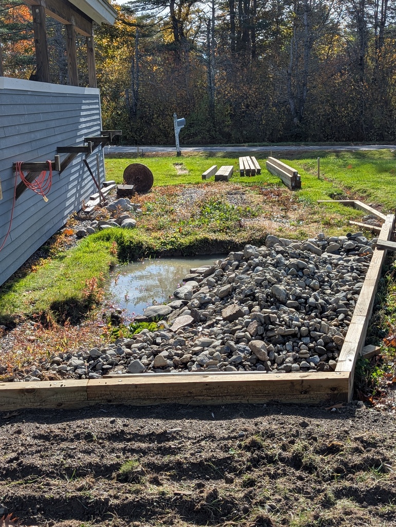 No description provided for: /2025/10-12/1023-garage-yard/photo06.html