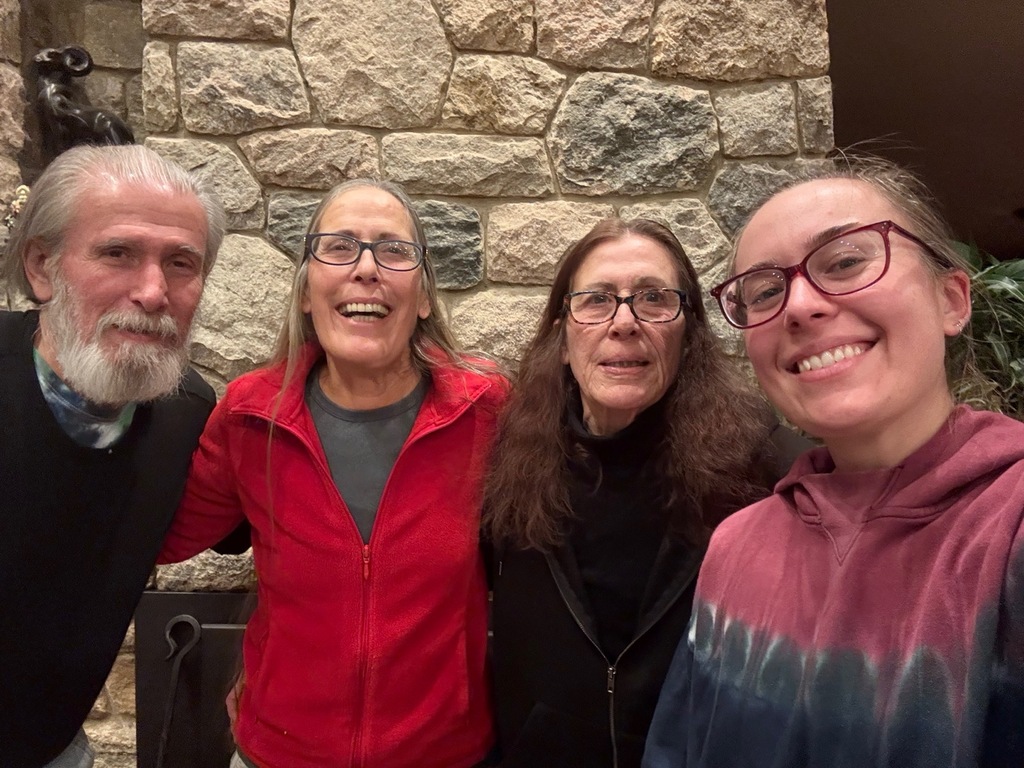 No description provided for: /2025/10-12/1130-log-split-team/photo01.html