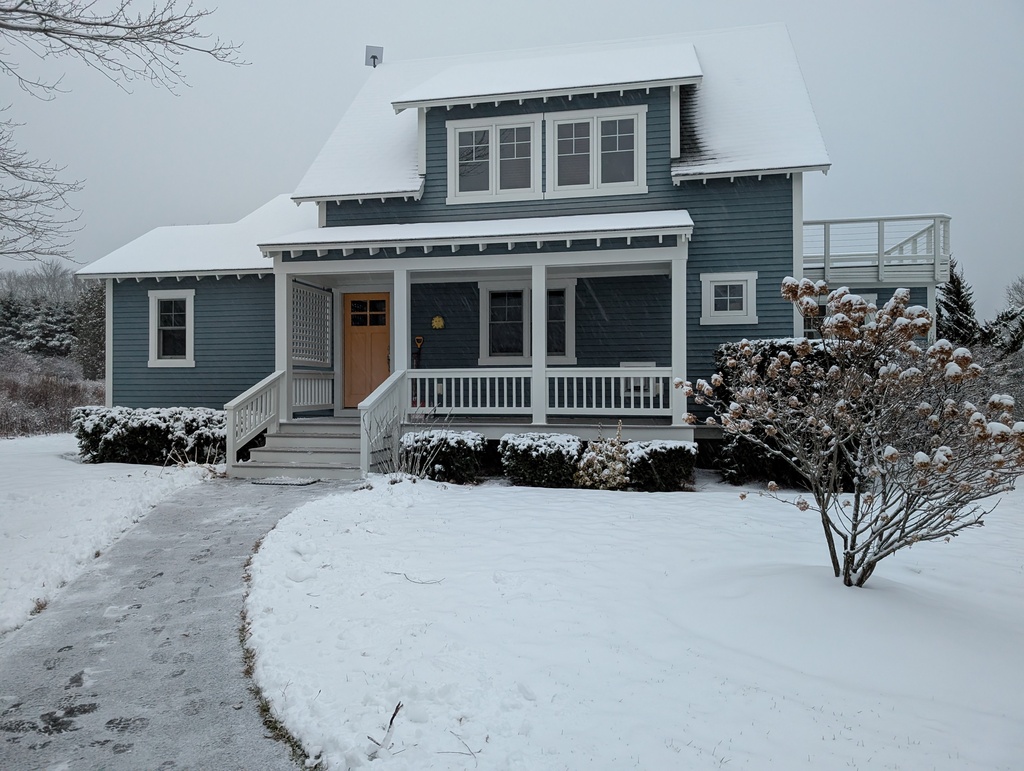 No description provided for: /2025/10-12/1202-first-snow/photo08.html