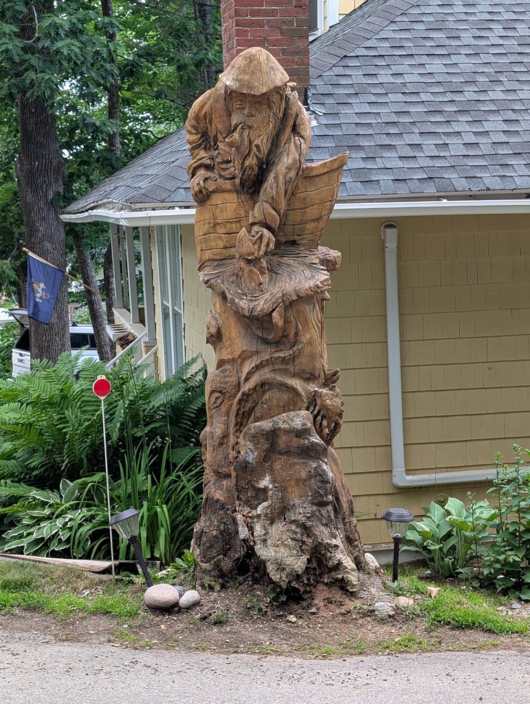No description provided for: /2026/04-06/0627-stump-carving/photo04.html