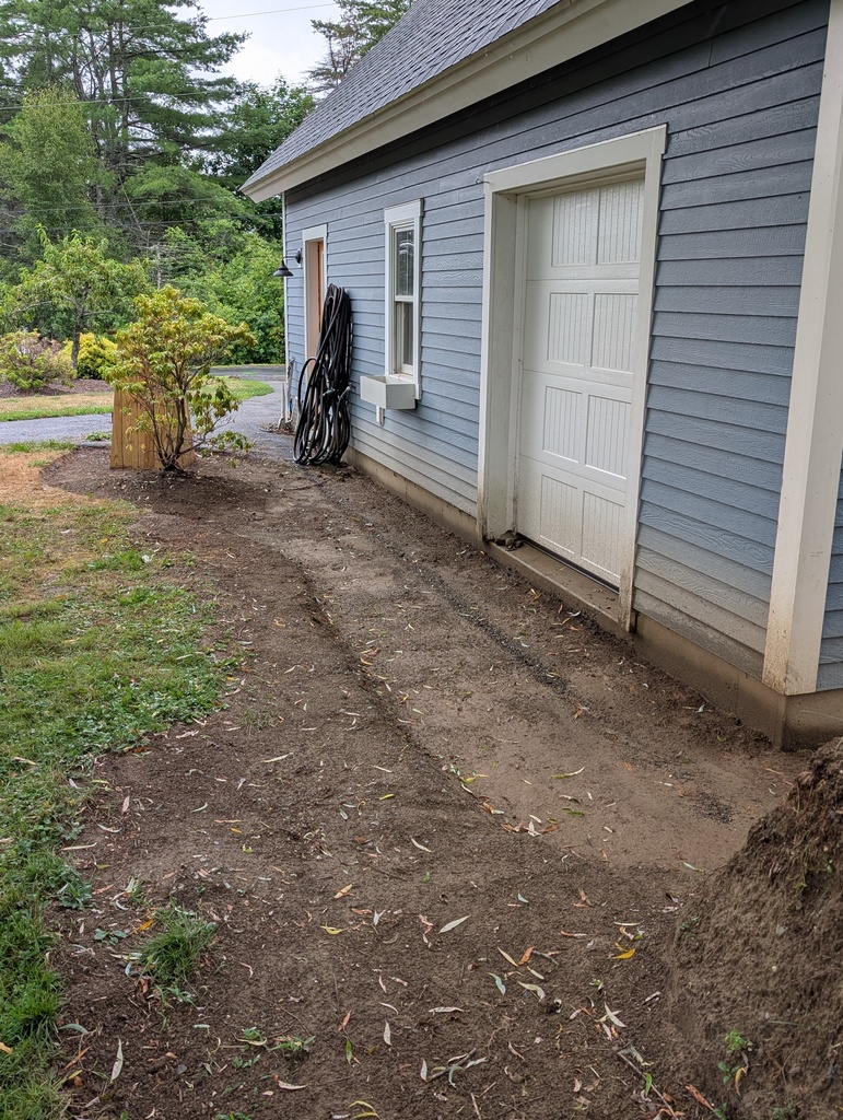 No description provided for: /2026/07-09/0803-yard-grading/photo02.html